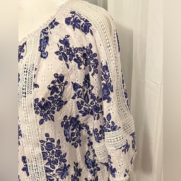 Embroidered blue and white tahari‎ - Picture 4 of 7